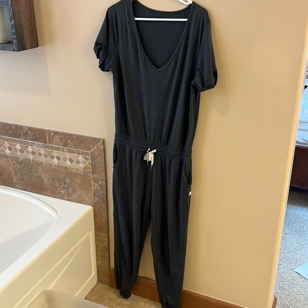 Vuori All Day Jumpsuit - Large - Charcoal Heather